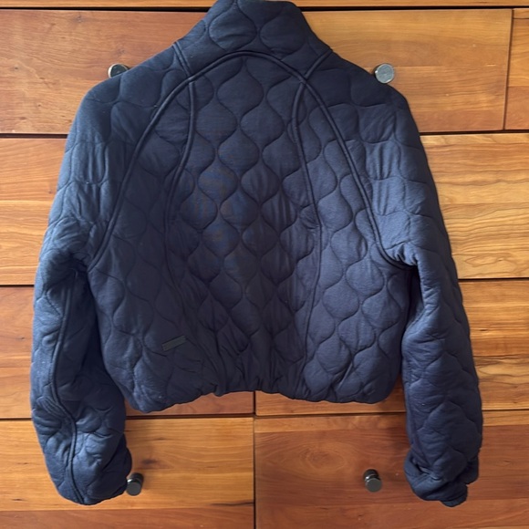 lululemon Women's Quilted Black BomberJacket - Picture 5 of 7